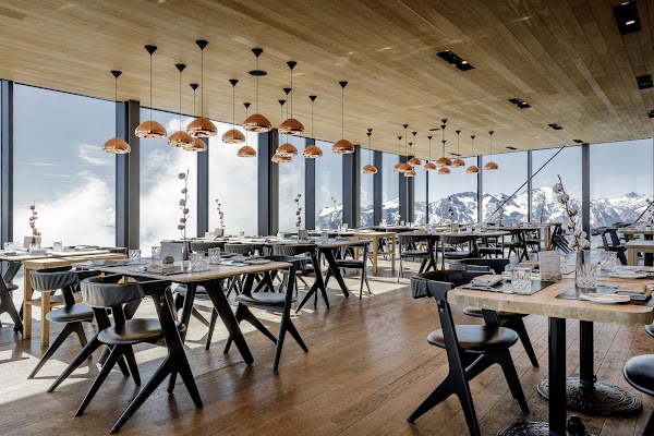 Restaurant ice Q