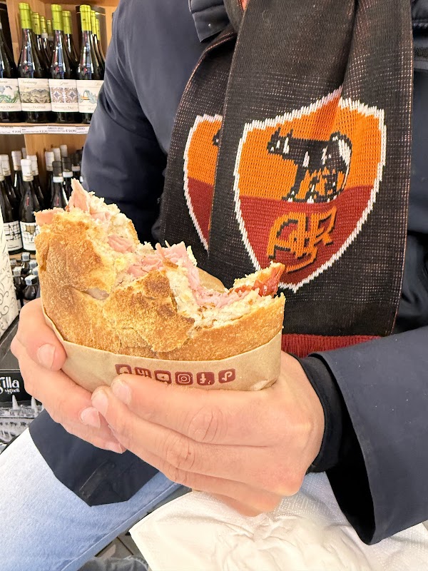 Magnifico Food Store 4