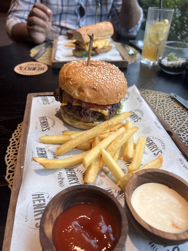 Henry’s Steakhouse 4