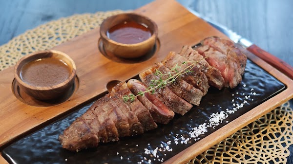 Henry’s Steakhouse 3
