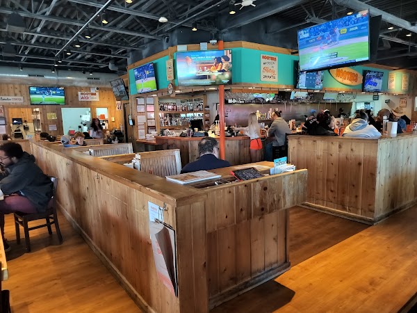 Hooters 4