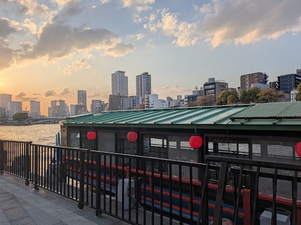 Hachikenyahama Pier 4