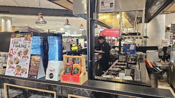 You Hunt We Cook Emquartier