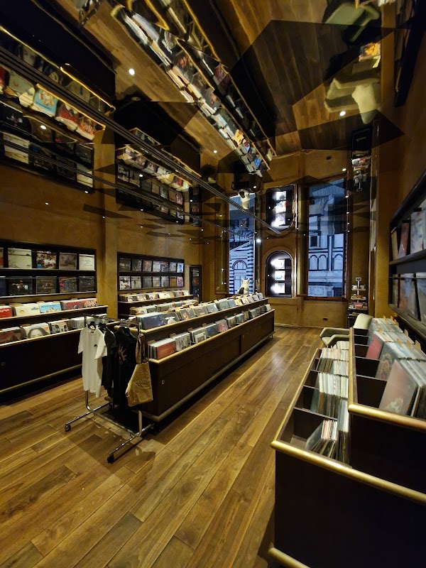 Move On - Italian Pub & Record Store 5