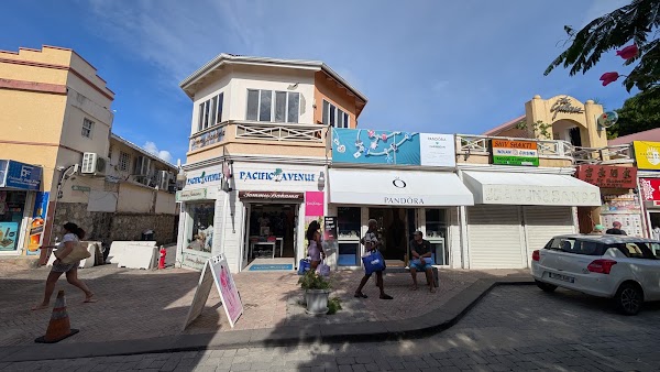 Pandora Front Street 2