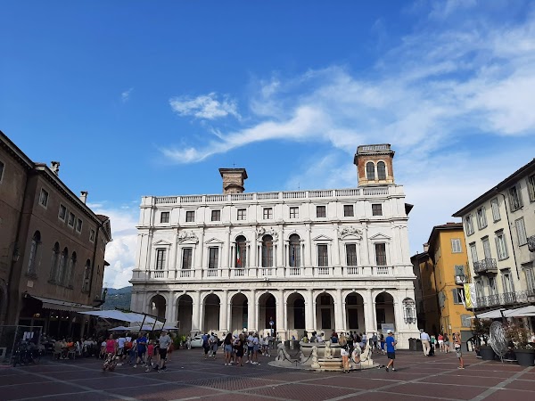 Piazza Duomo 4
