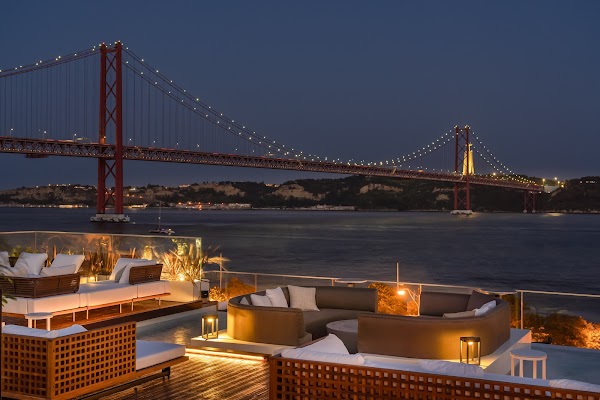 ICON Bar & Rooftop 4