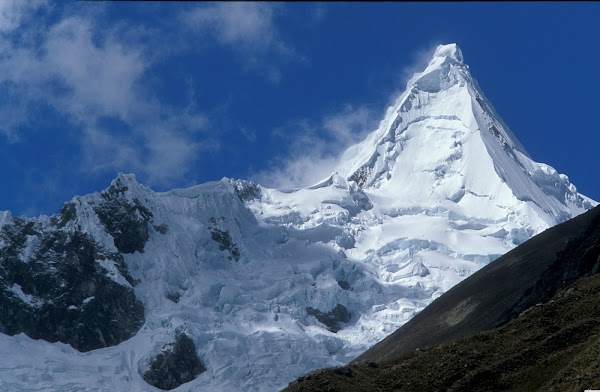 Alpamayo 1