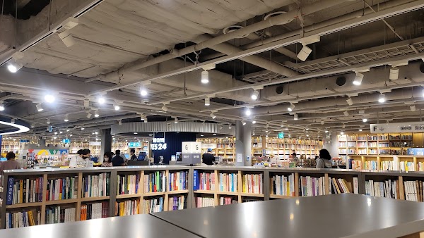 YES24 강서NC점 신간서점 3