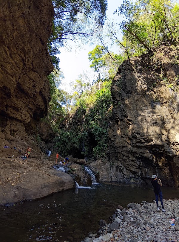 Trips & Tours Cascadas Tamanique 4