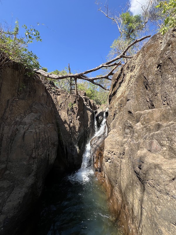 Trips & Tours Cascadas Tamanique 3