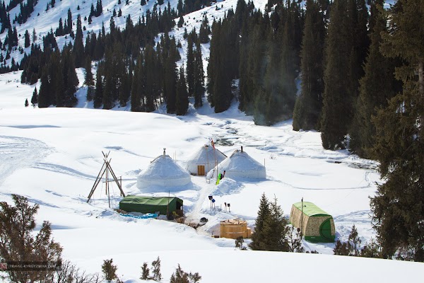 Aksuu backcountry skiing yurt camp 1