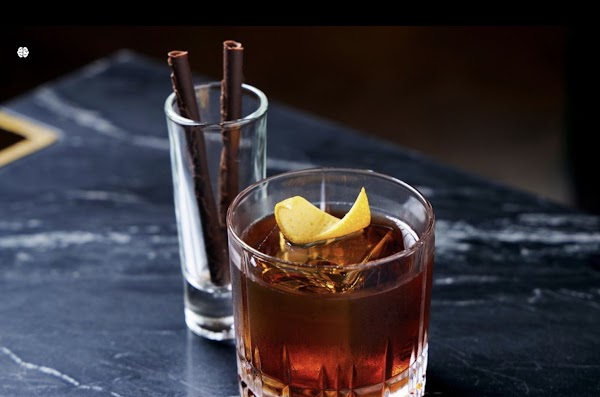 La Société Bar & Café 4
