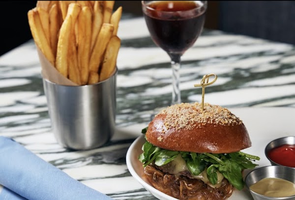 La Société Bar & Café 3