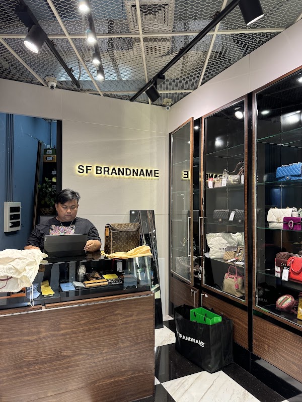 SF BRANDNAME สาขาสยาม รับซื้อกระเป๋าแบรนด์เนม ฝากขาย จำนำ สินค้าแบรนด์เนม ให้ราคาสูง 4