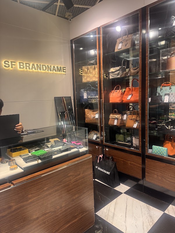SF BRANDNAME สาขาสยาม รับซื้อกระเป๋าแบรนด์เนม ฝากขาย จำนำ สินค้าแบรนด์เนม ให้ราคาสูง 2