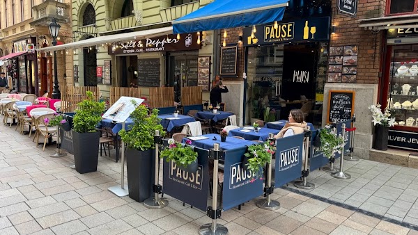 PAUSE Kitchen & Bar 3