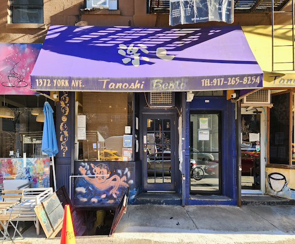 Tanoshi Sushi Sake Bar