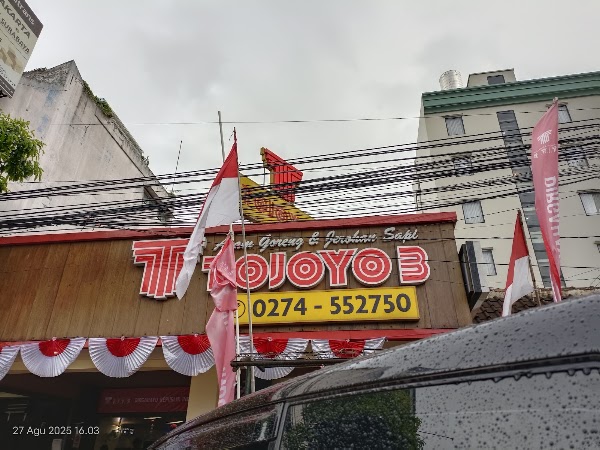 TOJOYO 3 Ayam Goreng dan Jerohan Sapi