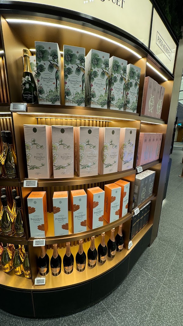 LOTTE DUTY FREE Changi Airport Store (T2 Departure) 3