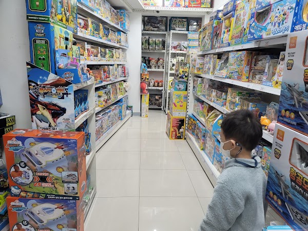 Toy & Stationery Store Street 5