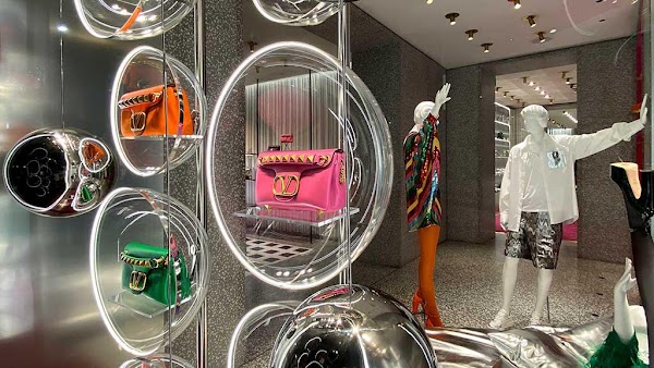 Valentino Paris Avenue Montaigne 4