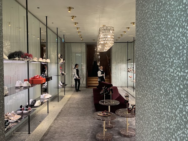 Valentino Paris Avenue Montaigne 3