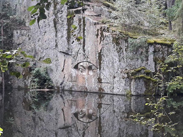 Bretschneider's ear - eavesdropping National Monument 3