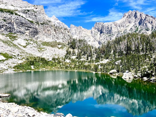 Amphitheater Lake Trail