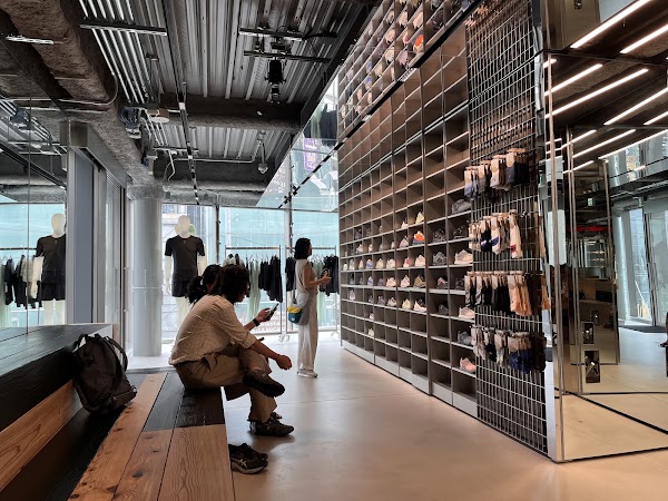 On Store Tokyo Cat Street 4