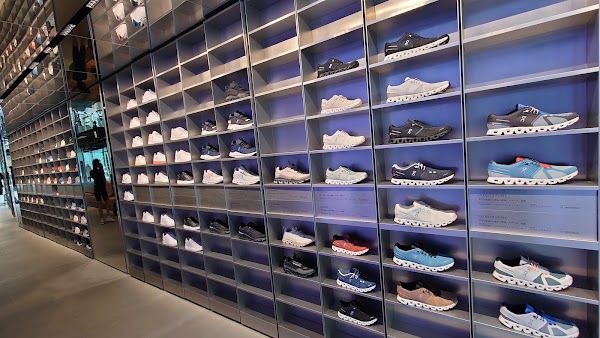 On Store Tokyo Cat Street 2