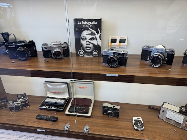 Vintage Cameras Porto - Museum and Shop 4