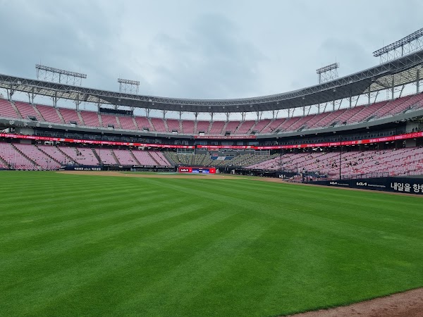 KIA CHAMPIONS FIELD 4
