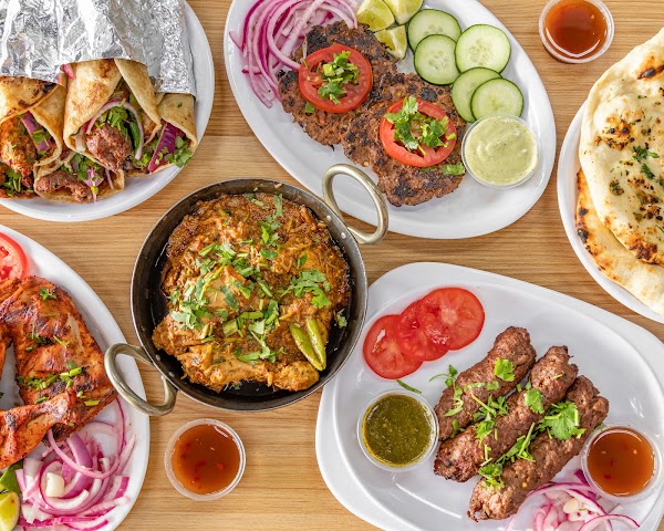 KARACHI BBQ TONIGHT | HALAL PAKISTANI RESTAURANT 5