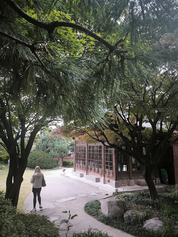 Korean Traditional House(HANOK) by Gyeonbokgung Palace 2