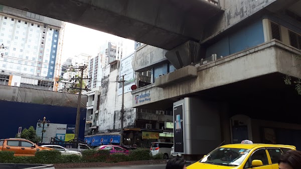 Phrom Phong BTS Station 2