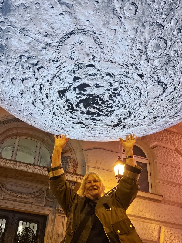 Moon Budapest 3