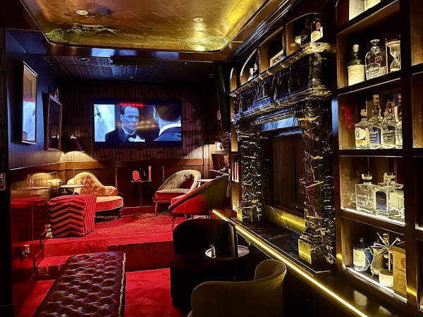 Peacock Lounge
