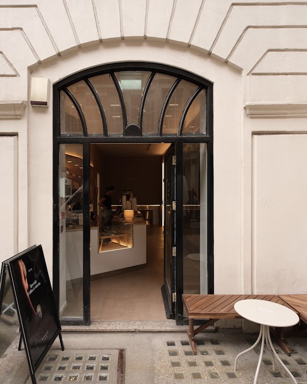 VE/LA Mayfair