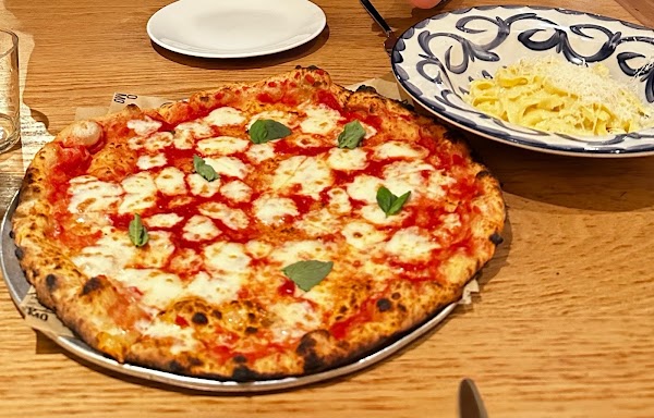 La Pizza & La Pasta 4