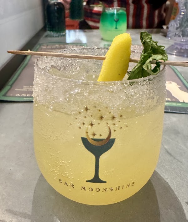 Bar Moonshine 4