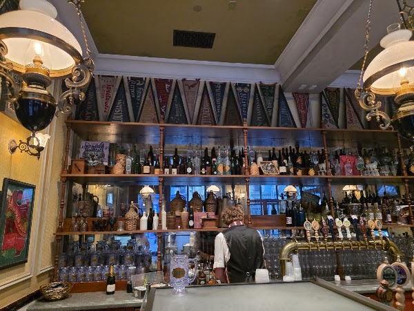 Bar Moonshine 3
