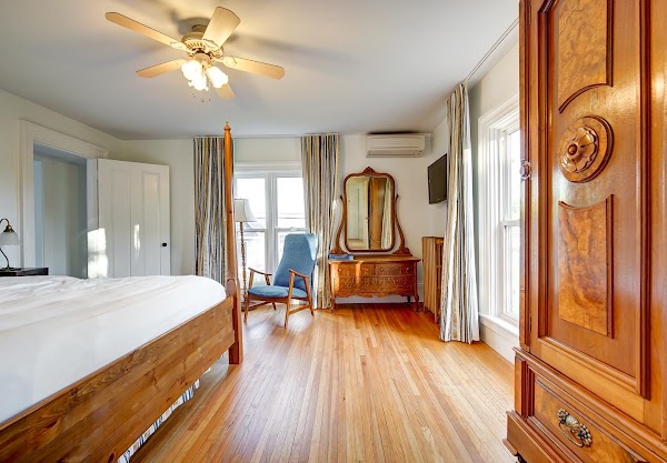 The Evangeline Hotel 5