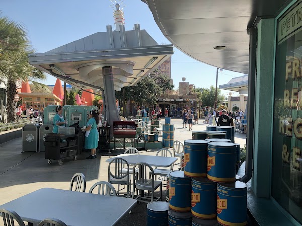 Flo's V8 Cafe 1