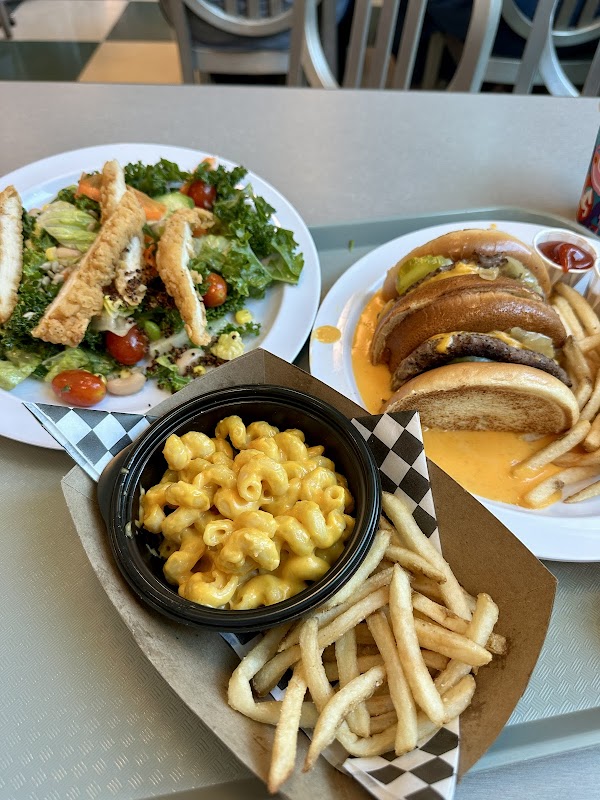 Flo's V8 Cafe 4