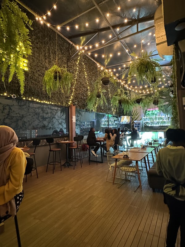 Jenga Jungle Restaurant 2