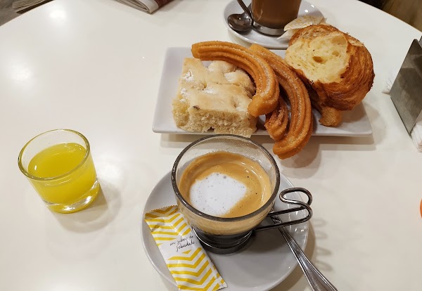 Cafetería Panadería Acuña 5