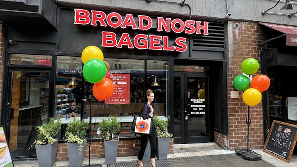 Broad Nosh Bagels & Caterings 42nd Street