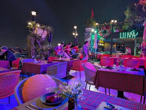 Luna Restaurant & Skybar 3