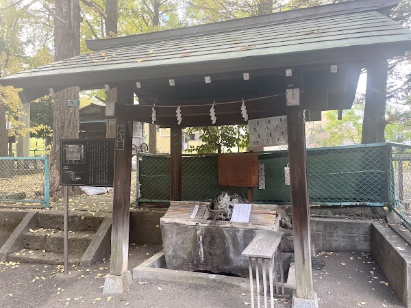 Shinjuku Suwa Shrine 2